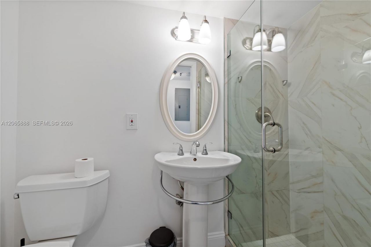 1621 Collins Ave , Unit 908, Miami Beach, FL 33139 Photo