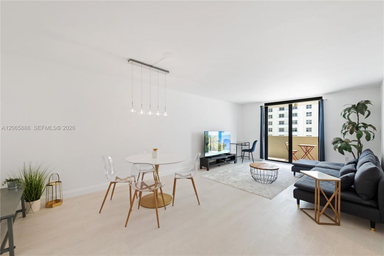 1621 Collins Ave , Unit 908, Miami Beach, FL 33139 Photo