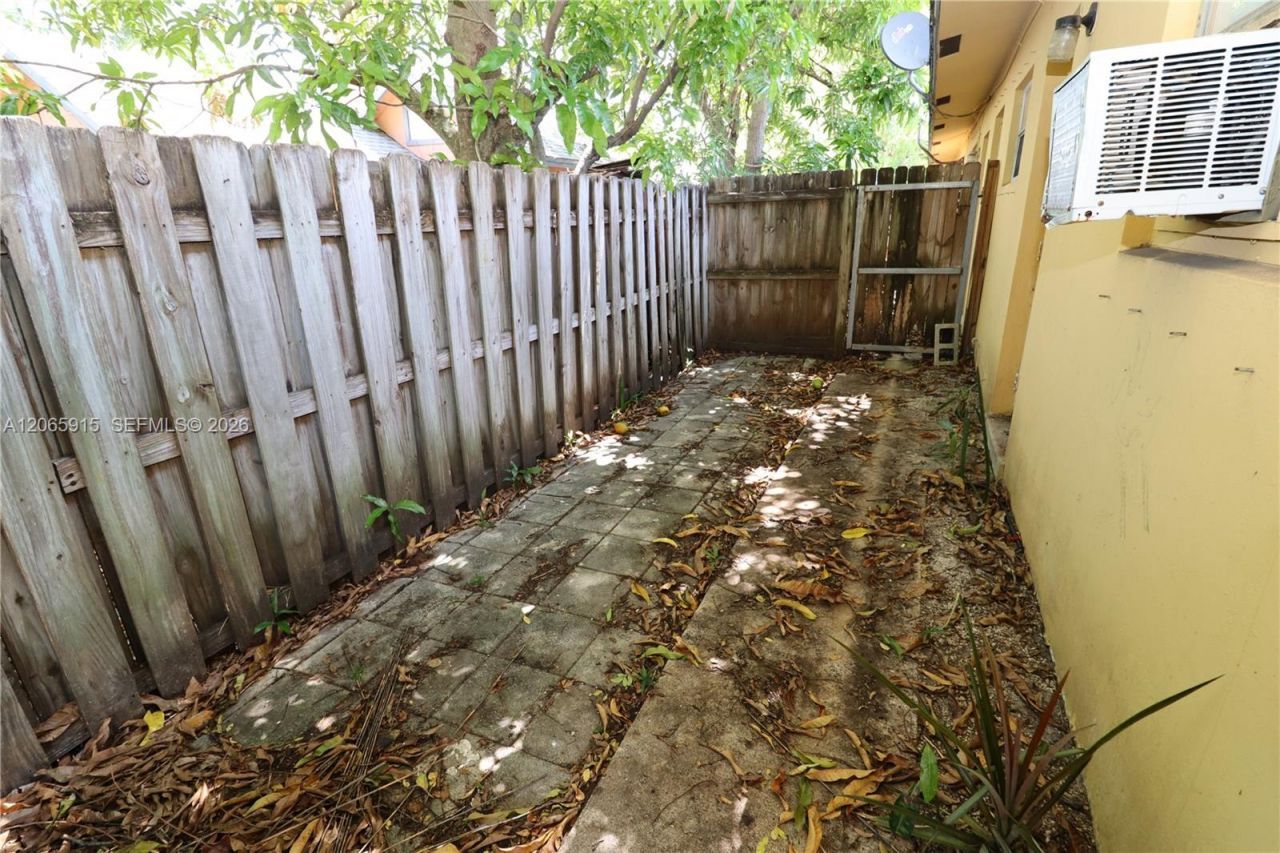 1341 NE 5th Ter, Unit 3, Fort Lauderdale, FL 33304 Photo