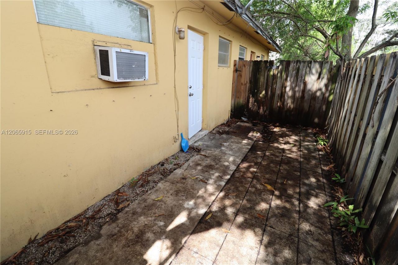 1341 NE 5th Ter, Unit 3, Fort Lauderdale, FL 33304 Photo