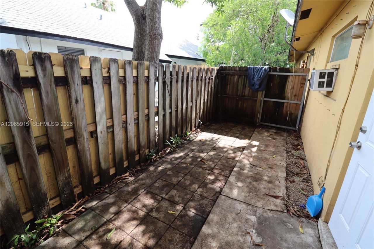 1341 NE 5th Ter, Unit 3, Fort Lauderdale, FL 33304 Photo