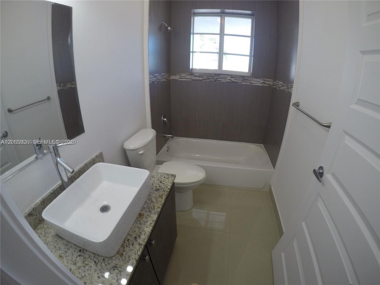 540 74th St, Unit 15, Miami Beach, FL 33141 Photo