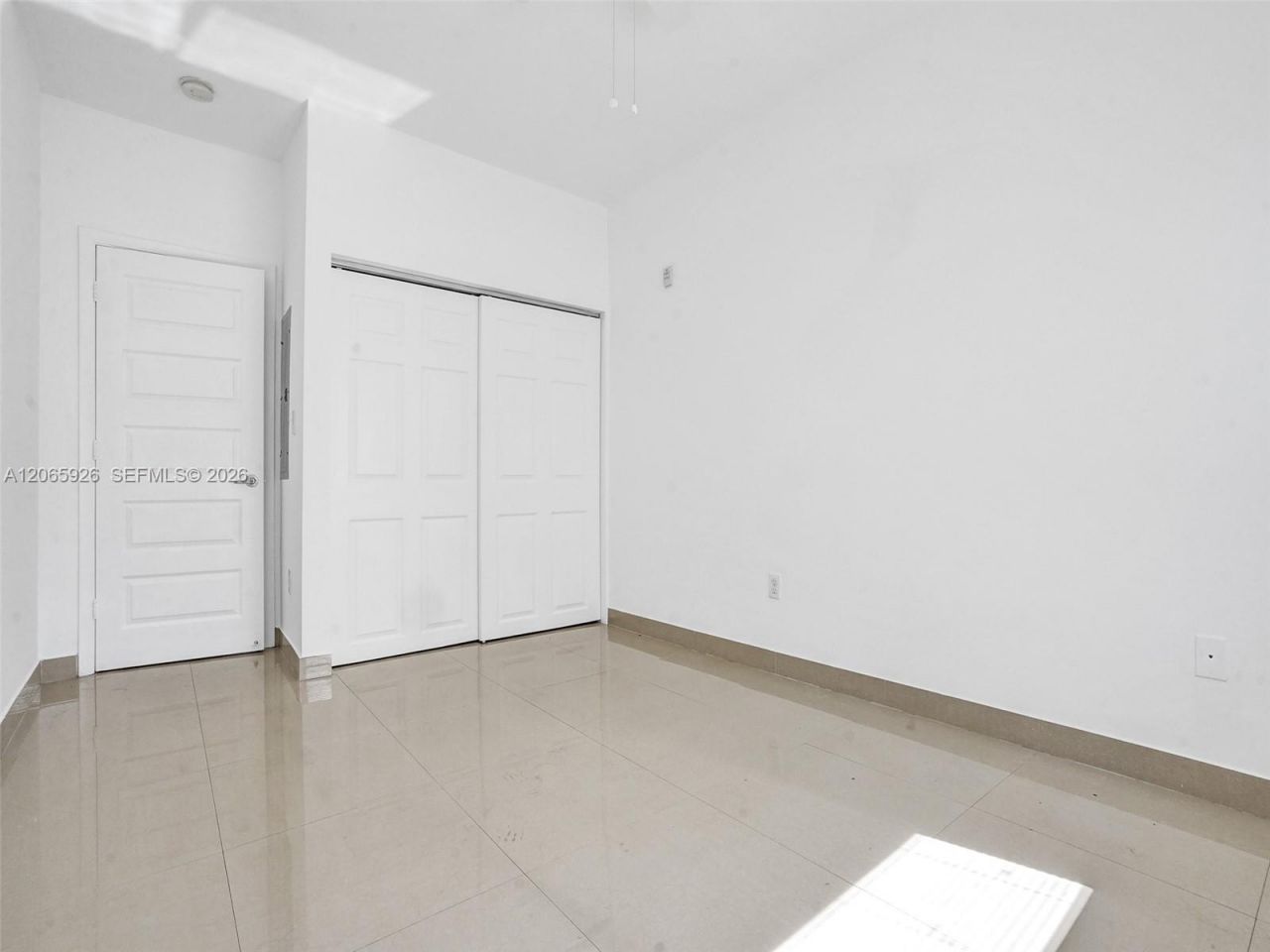 540 74th St, Unit 15, Miami Beach, FL 33141 Photo