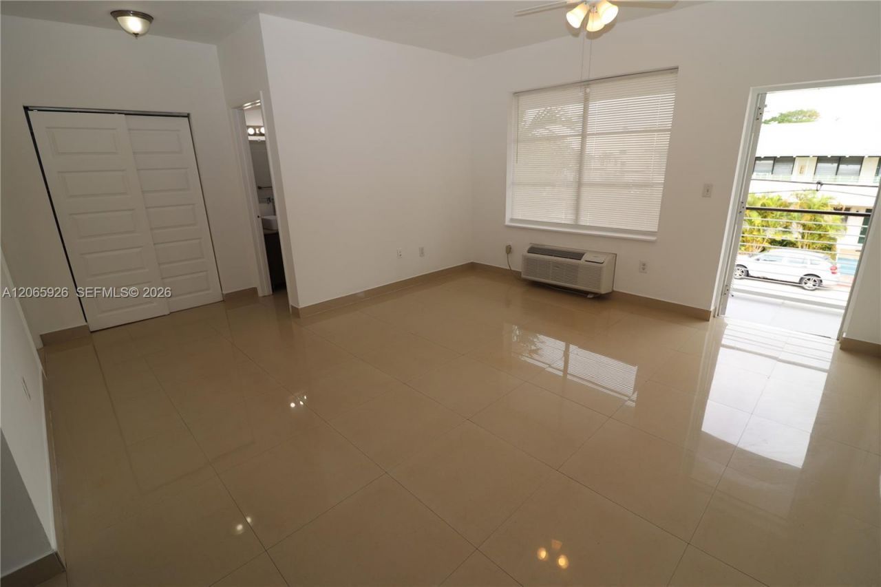540 74th St, Unit 15, Miami Beach, FL 33141 Photo