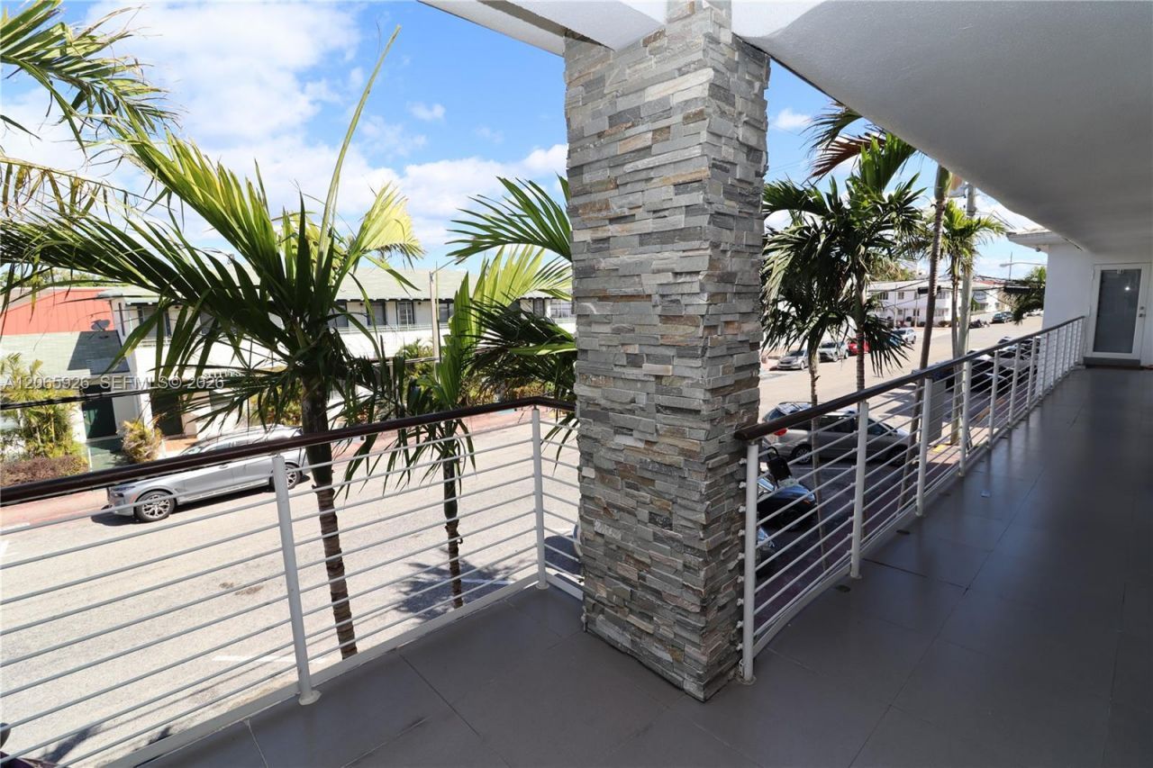 540 74th St, Unit 15, Miami Beach, FL 33141 Photo