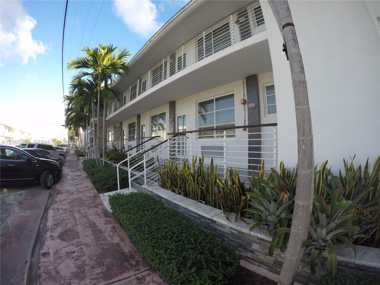 540 74th St, Unit 15, Miami Beach, FL 33141 Photo