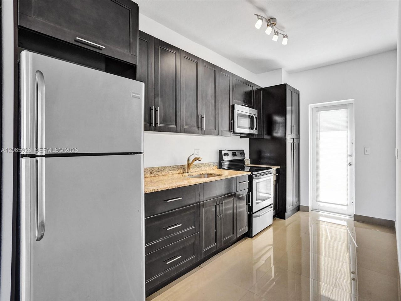 540 74th St, Unit 15, Miami Beach, FL 33141 Photo
