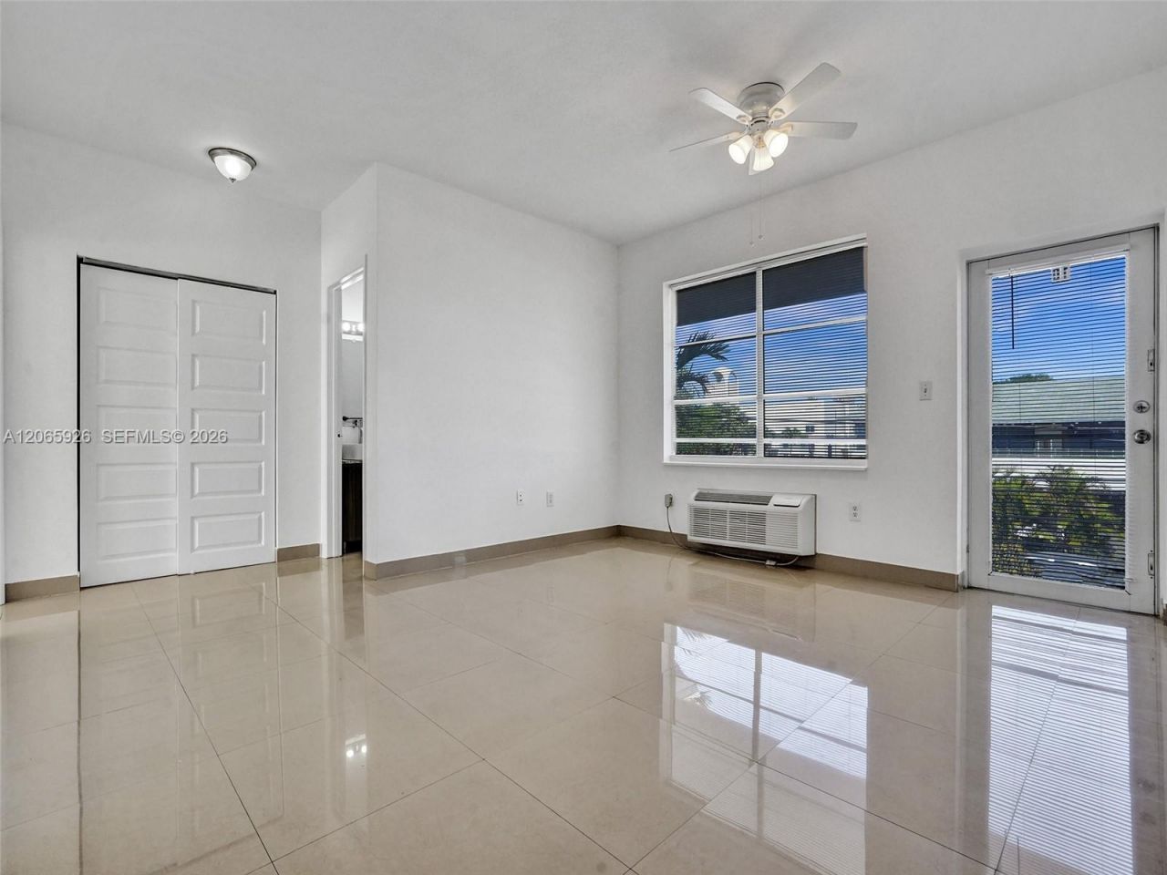 540 74th St, Unit 15, Miami Beach, FL 33141 Photo