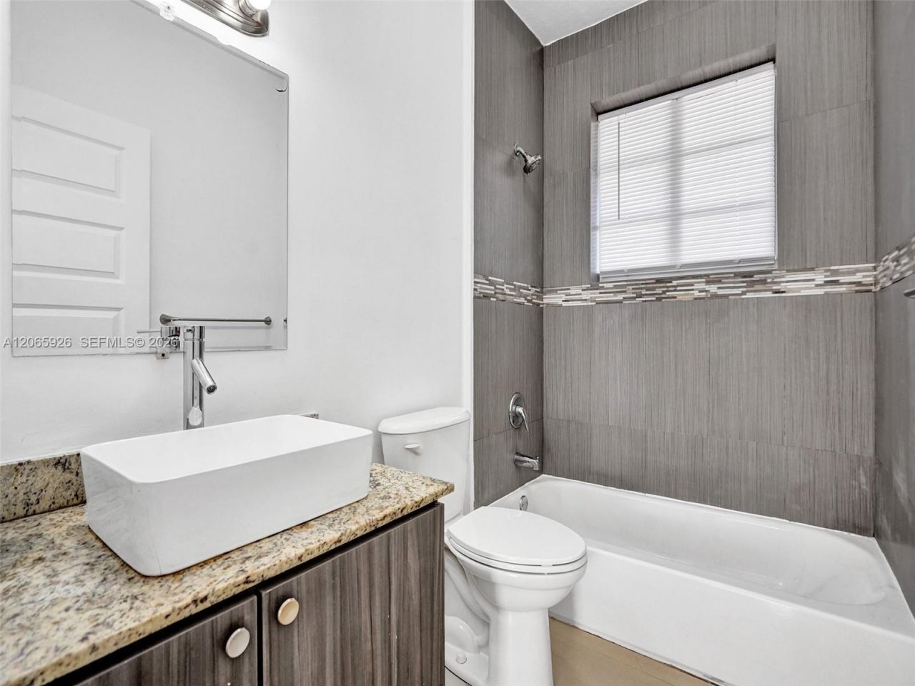 540 74th St, Unit 15, Miami Beach, FL 33141 Photo