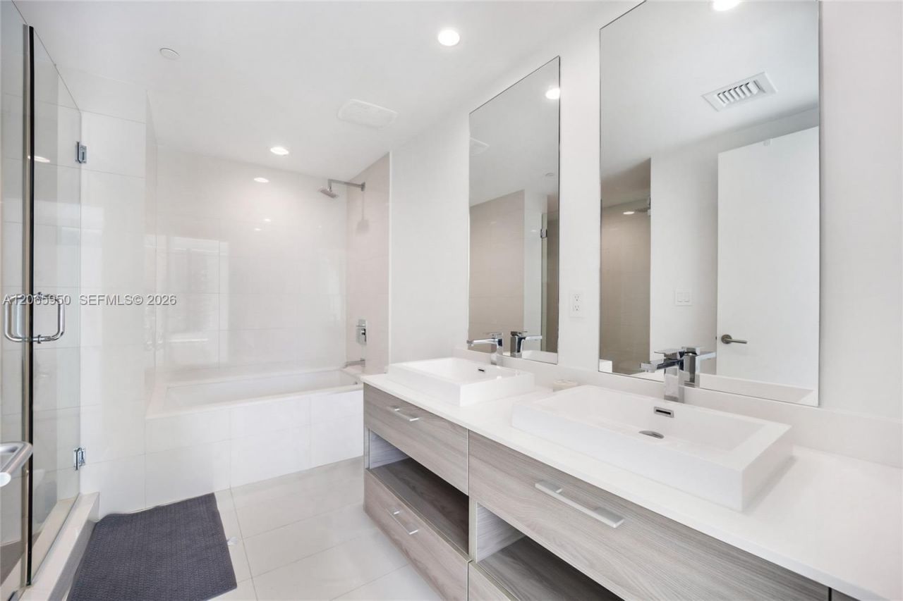 1300 S Miami Ave , Unit 1705, Miami, FL 33130 Photo
