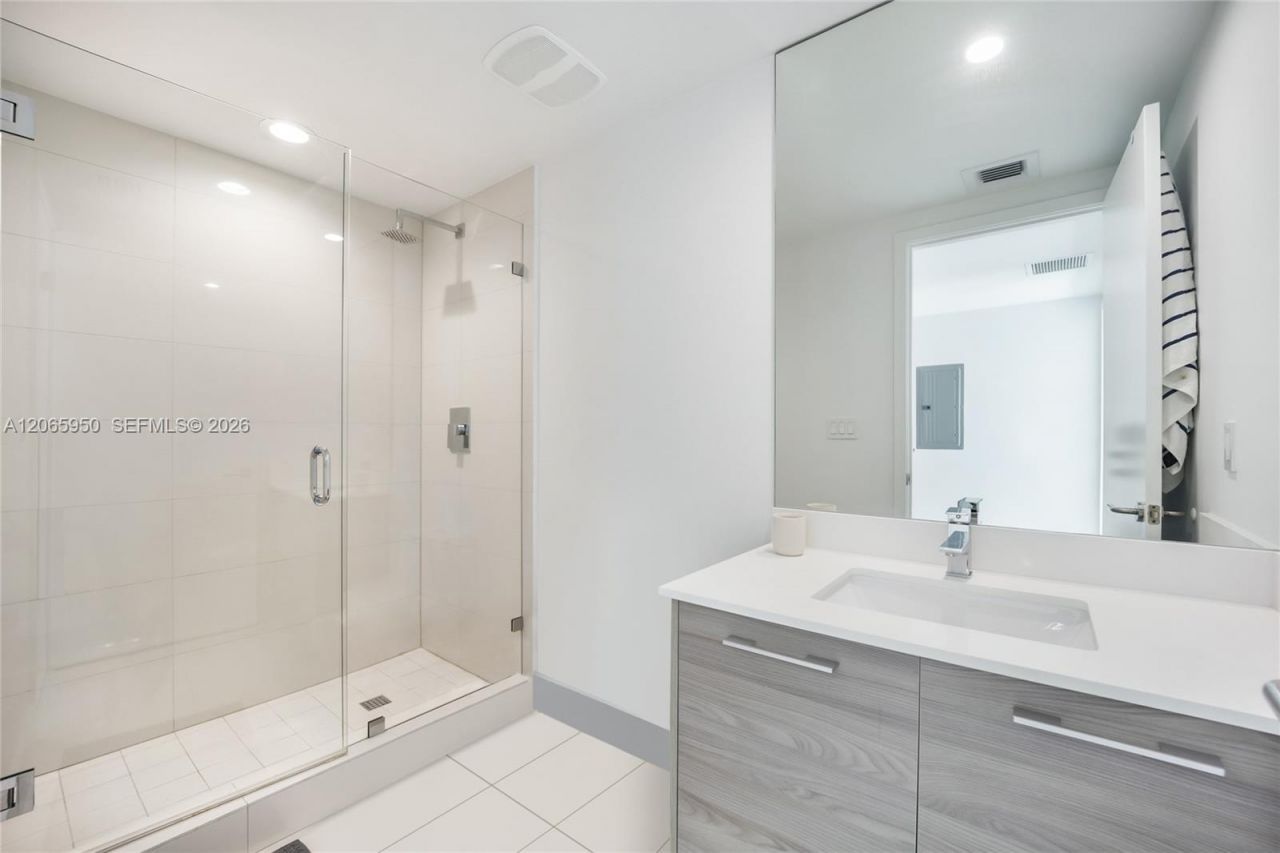 1300 S Miami Ave , Unit 1705, Miami, FL 33130 Photo