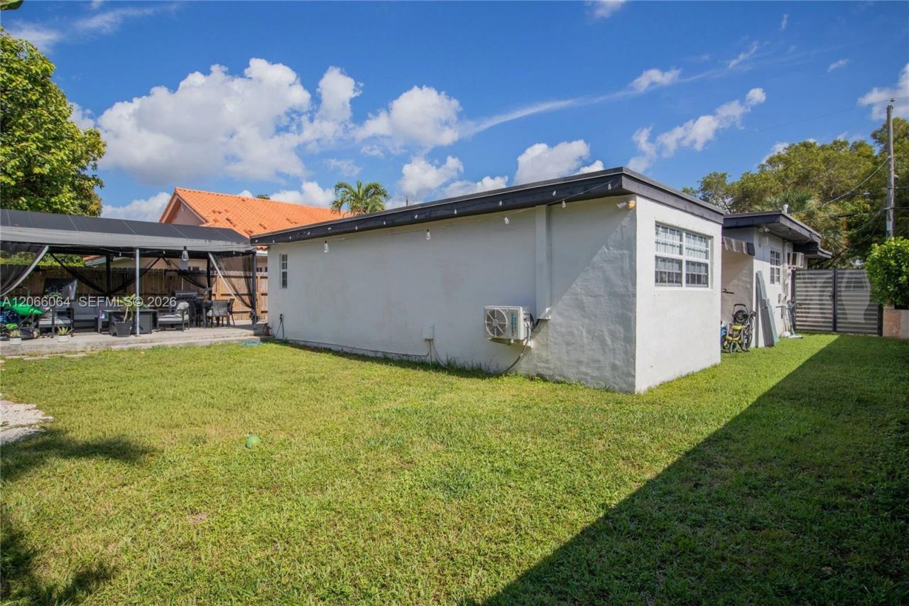 3500 SW 13th St , Miami, FL 33145 Photo
