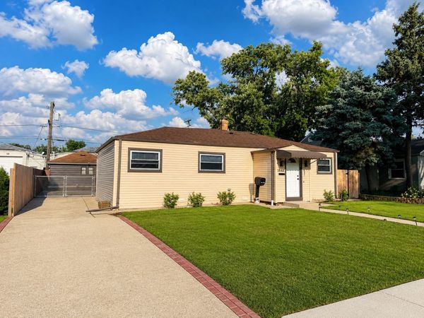 1643 N 43rd Avenue, Stone Park, IL 60165