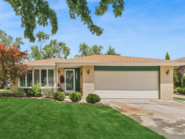 6722 W 93rd Street , Oak Lawn, IL 60453