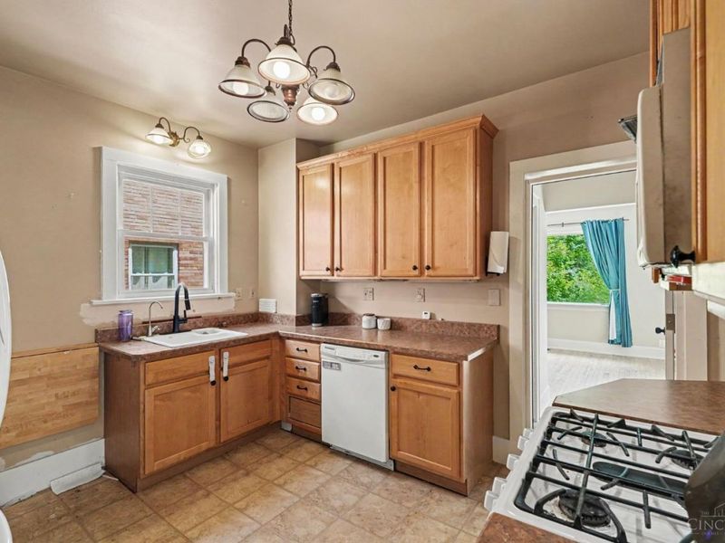 5682 Colerain Avenue, Cincinnati, OH 45239 Photo 8