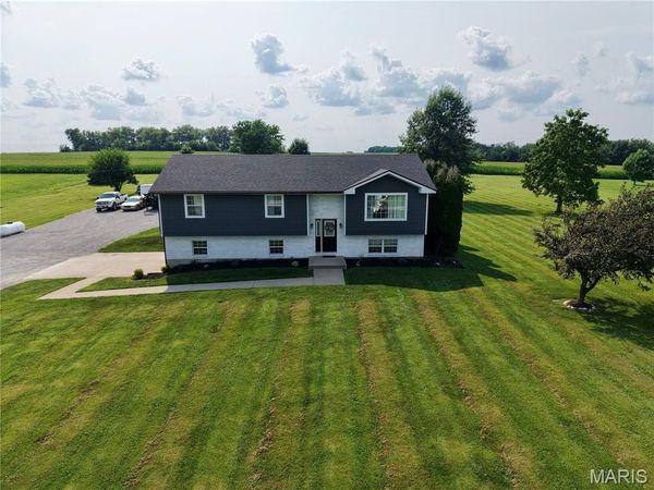 11779 Hickory Grove Pl, New London, MO 63459