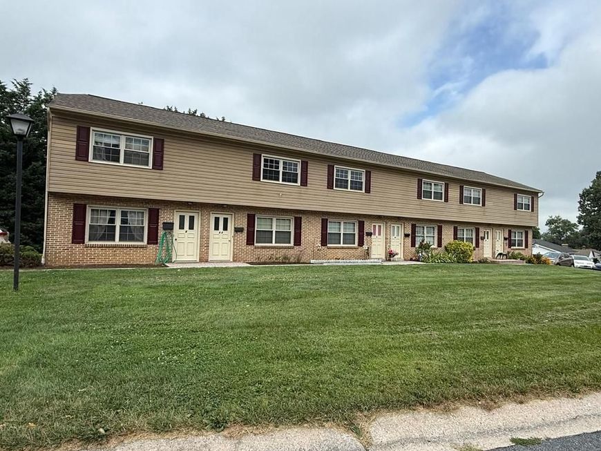 2-10 Meadow View Drive, Leola, PA 17540 Main Photo