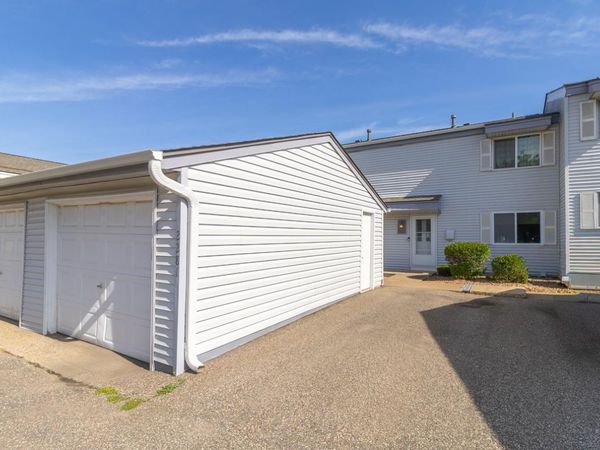 2281 Pond Avenue E, Maplewood, MN 55119