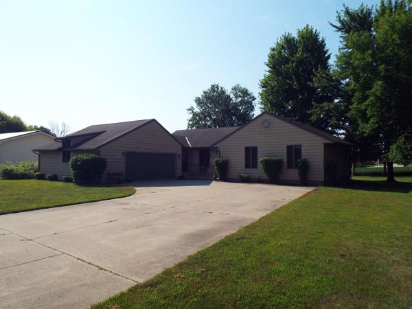 1115 4th Street NE, Sibley, IA 51249
