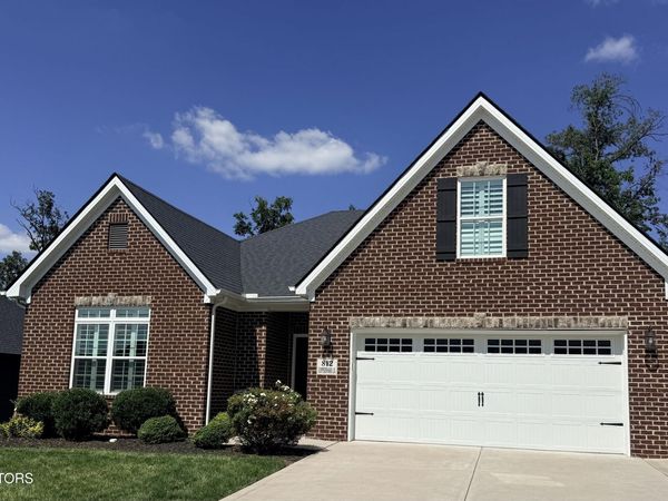 812 Copperwood Lane, Maryville, TN 37801