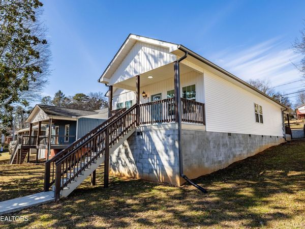 619 NE Midlake Drive, Knoxville, TN 37918