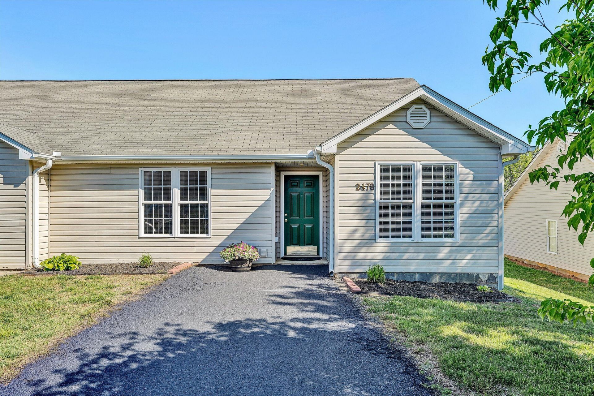 2478 Tuckawana Cir Nw, Roanoke, VA 24017 Main Photo
