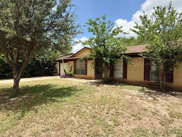 4906 Turnstone DR, Austin, TX 78744
