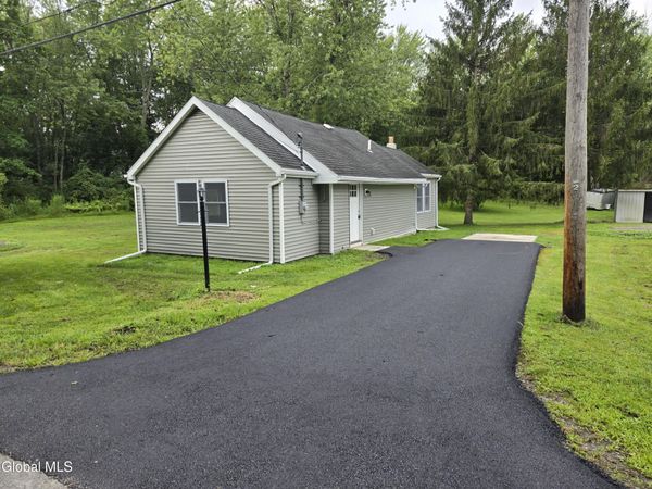 11 Englewood Avenue, East Greenbush, NY 12061