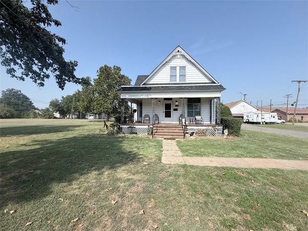 121 E Locust Street, Tecumseh, OK 74873