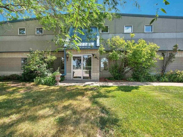 1725 SUBURBAN DRIVE, De Pere, WI 54115