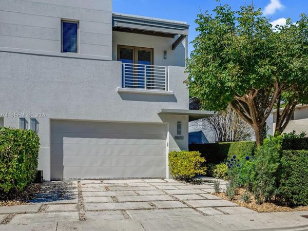 3072 Carter St , Miami, FL 33133