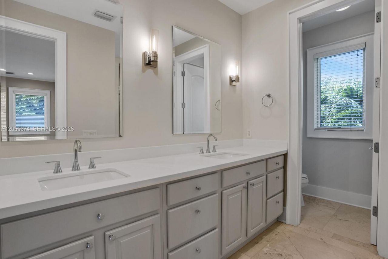 3072 Carter St, Miami, FL 33133 Photo