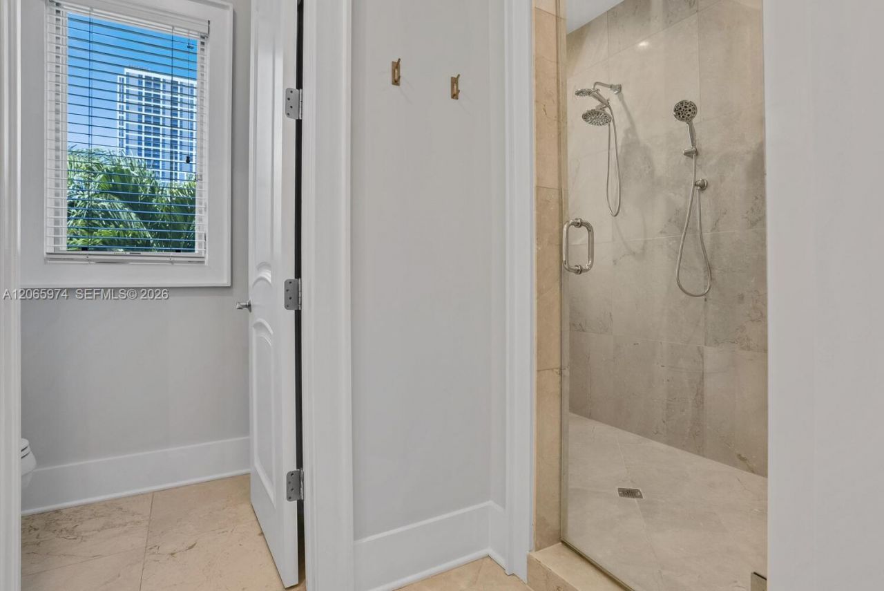 3072 Carter St, Miami, FL 33133 Photo