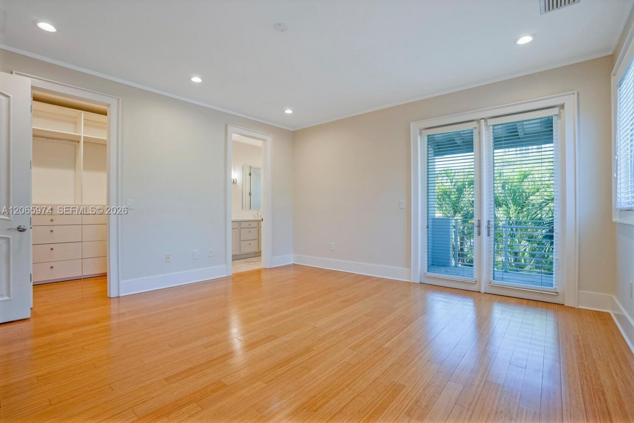 3072 Carter St, Miami, FL 33133 Photo