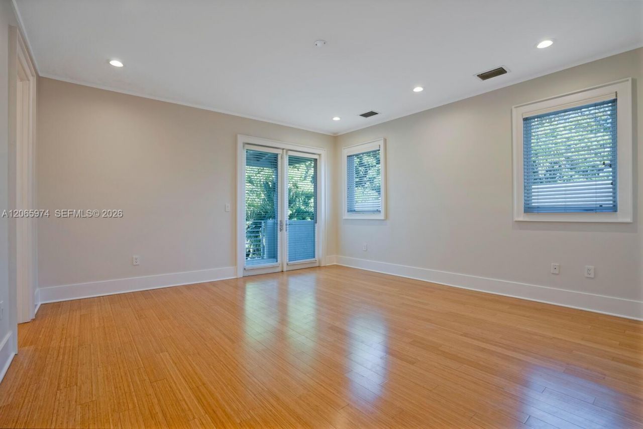 3072 Carter St, Miami, FL 33133 Photo