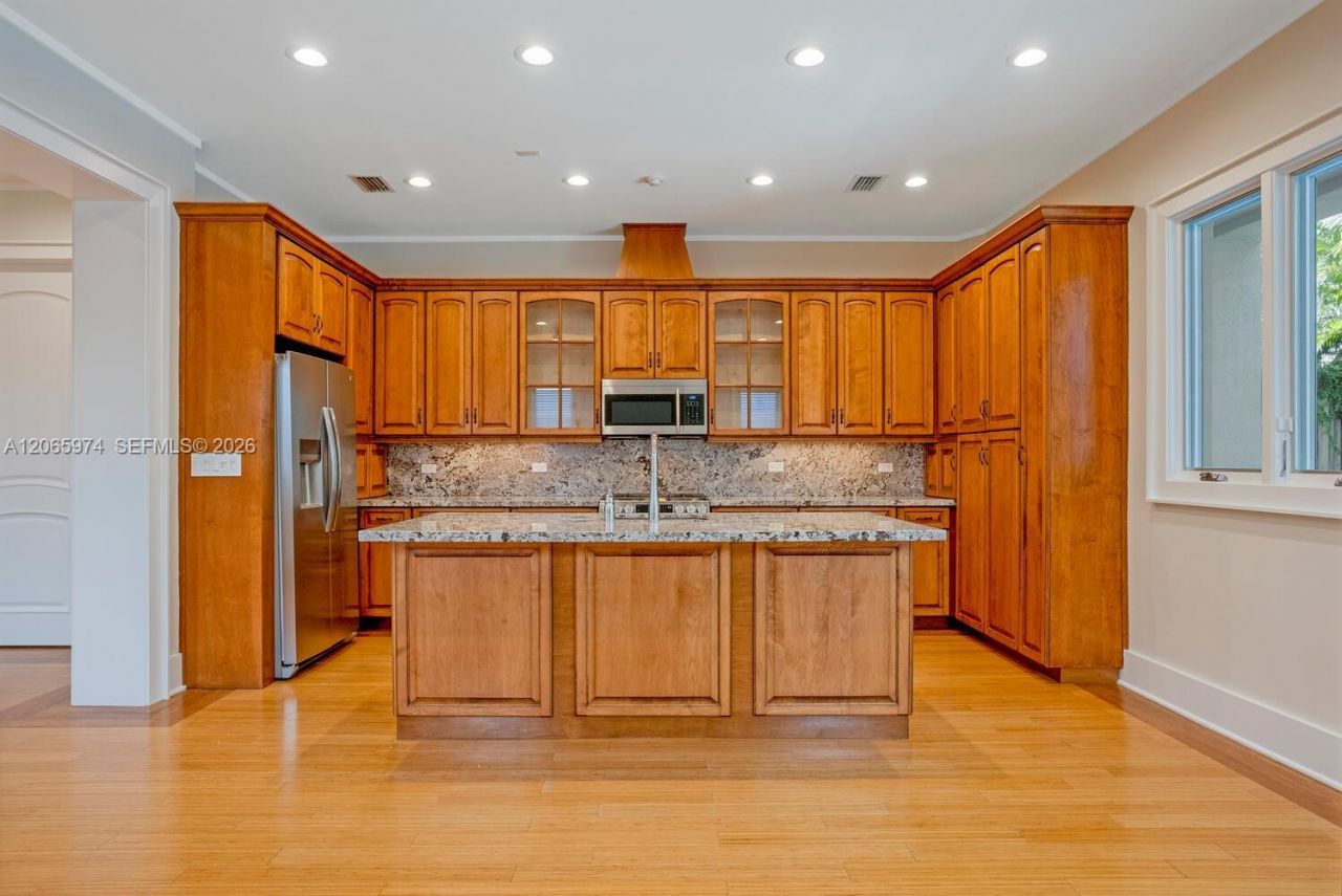 3072 Carter St, Miami, FL 33133 Photo