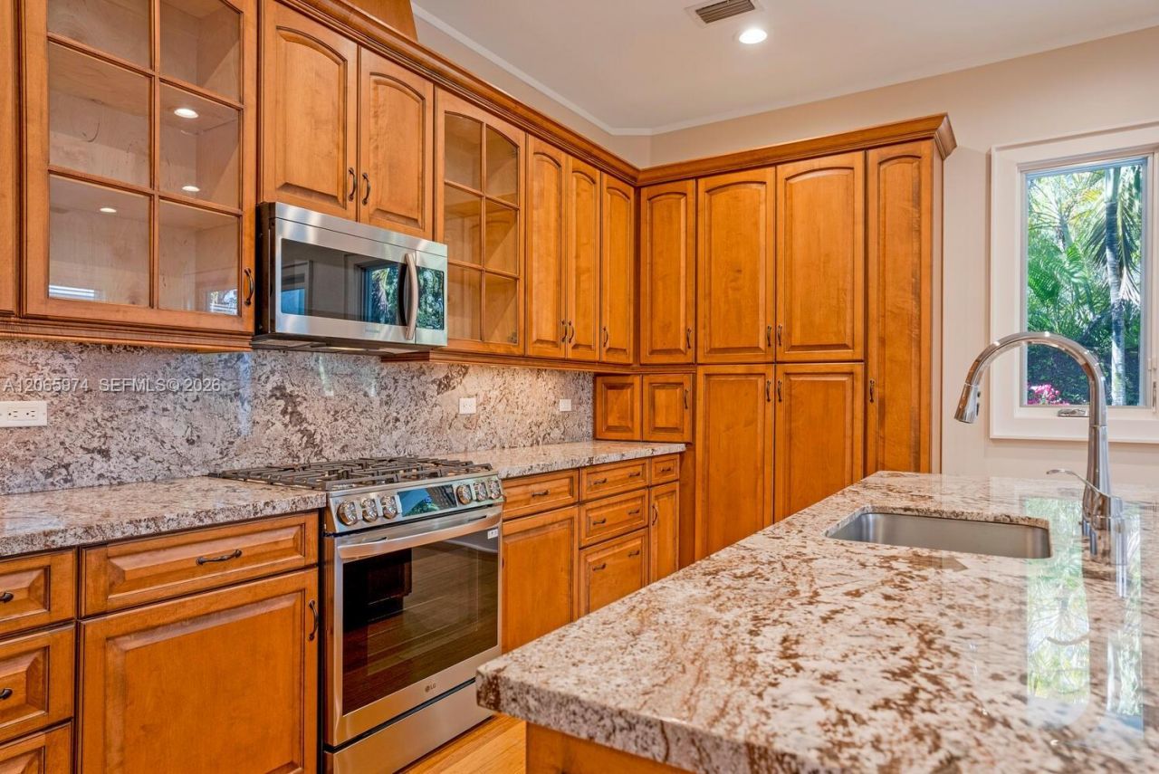 3072 Carter St, Miami, FL 33133 Photo