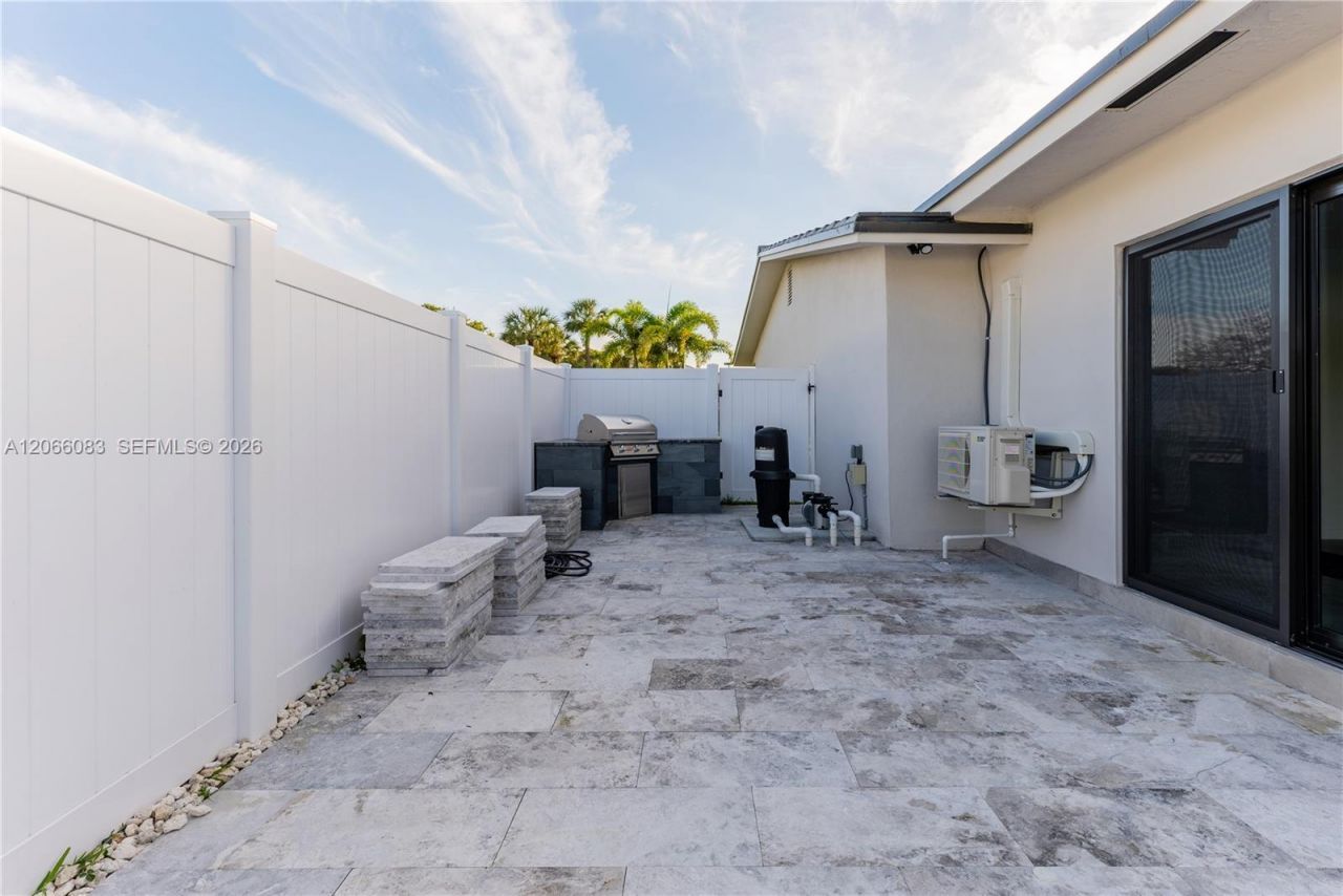 2415 NE 35th Dr, Fort Lauderdale, FL 33308 Photo