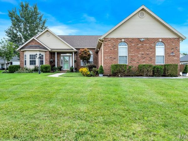588 Manor Lane, Millstadt, IL 62260