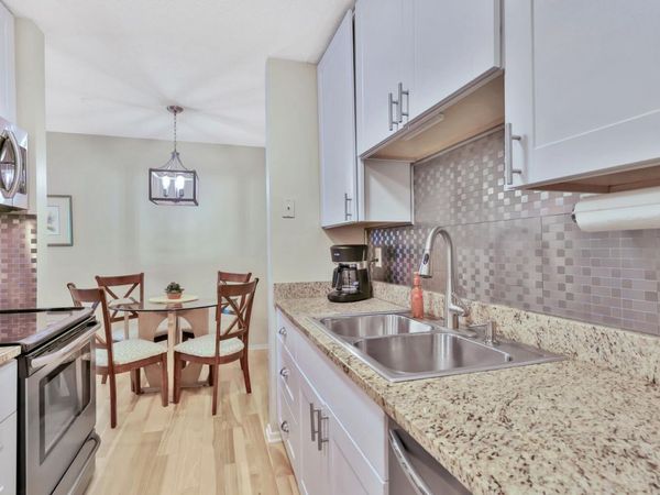 2800 Hamline Avenue N, Unit 241, Roseville, MN 55113