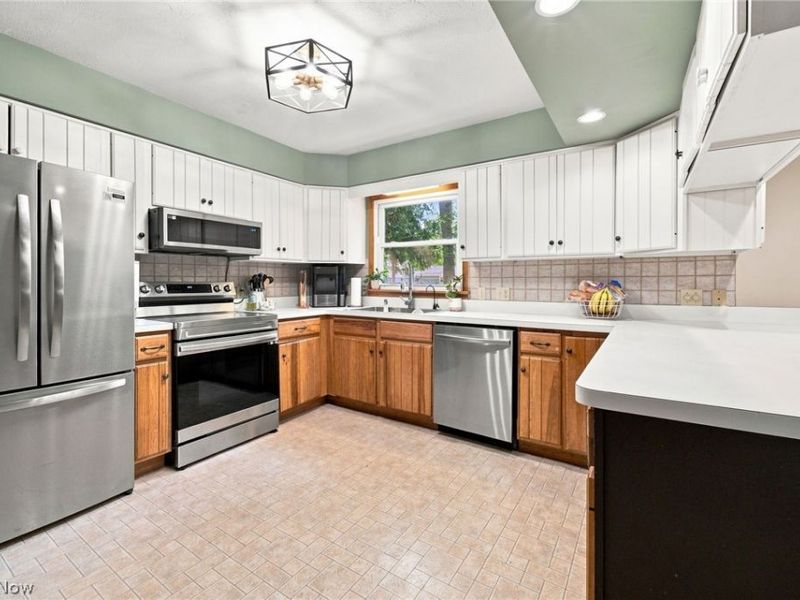 1399 Birchview Drive, Vermilion, OH 44089 Photo 5