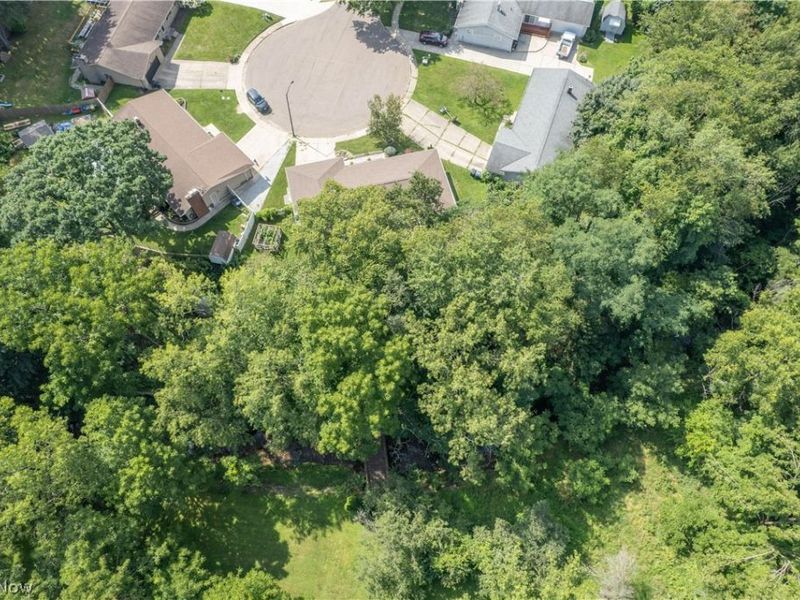 374 Woodlawn Reserve Road, Akron, OH 44305 Photo 3