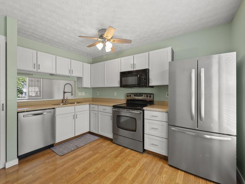 3368 La Coste Lane, Columbus, OH 43228 Photo 4