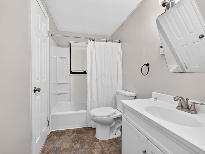 7715 Dalglen Court, Reynoldsburg, OH 43068 Photo 16