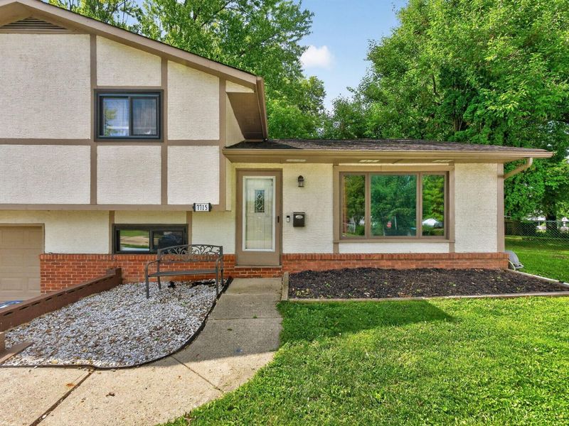 7715 Dalglen Court, Reynoldsburg, OH 43068 Photo 2