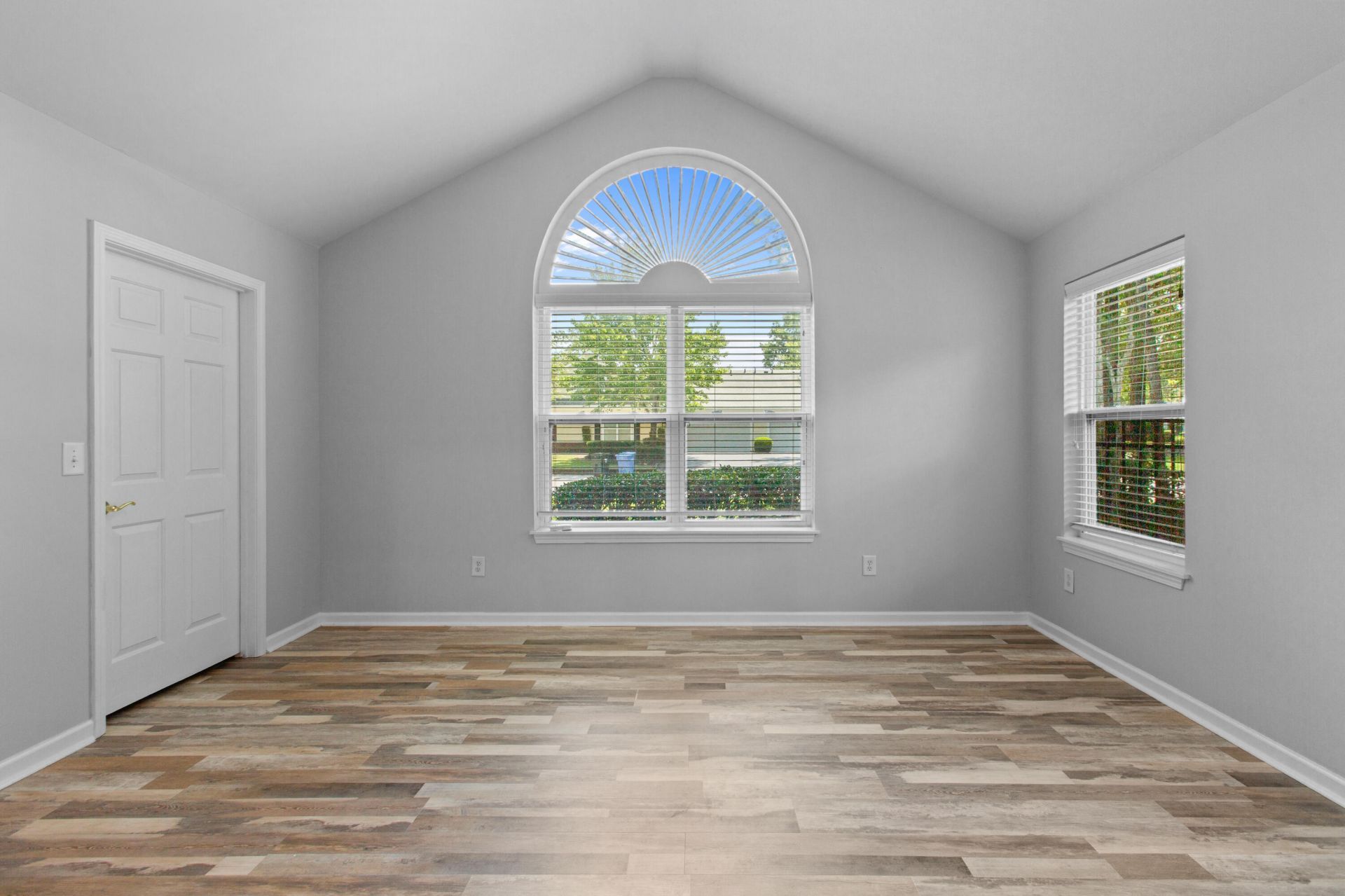 8800 Dorchester Road Photo 24