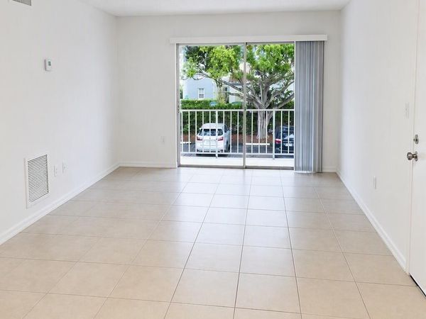 431 EXECUTIVE CENTER Drive, Unit 204, West Palm Beach, FL 33401