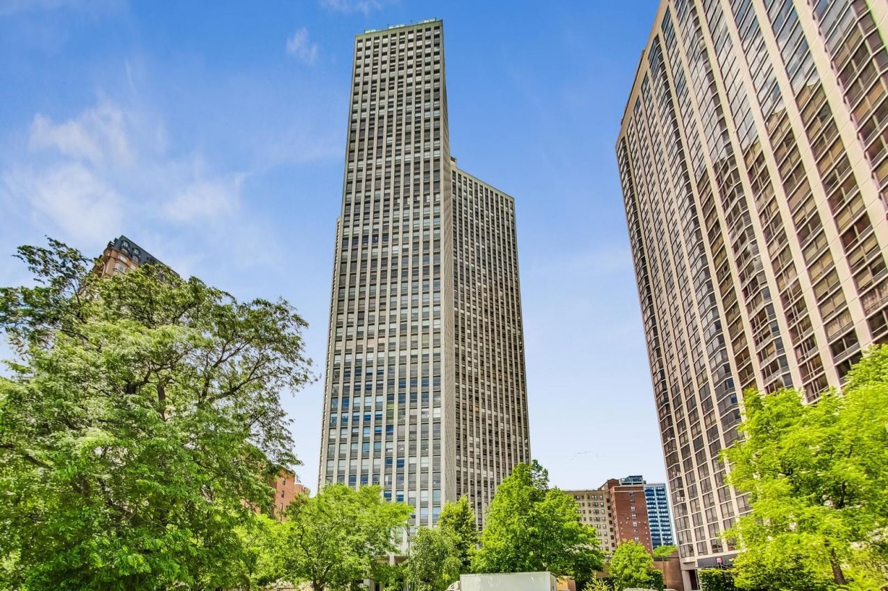 2626 N Lakeview Avenue, Unit 502, Chicago, IL 60614 Main Photo