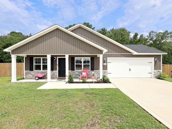 612 Macy Place, Hubert, NC 28539