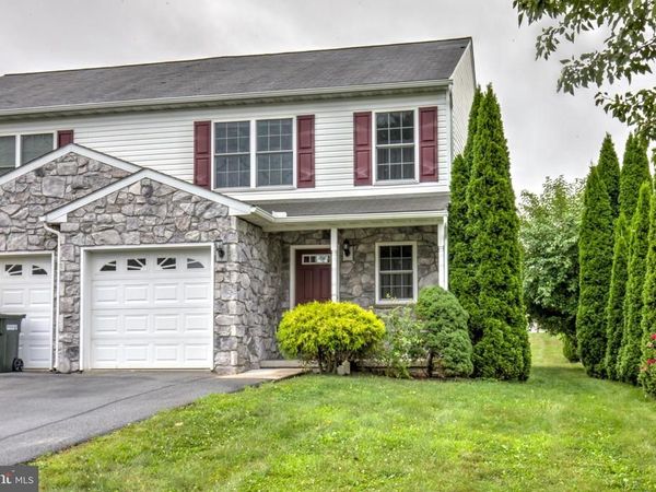 124 E BROAD STREET, NEW HOLLAND, PA 17557